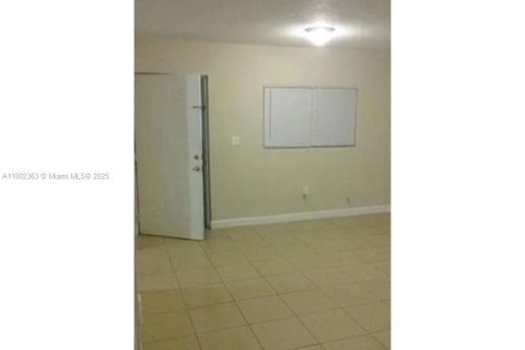 Copropriété à vendre à Miami, Floride: 2 chambres, 71.63 m2 № 1953835 - photo 2