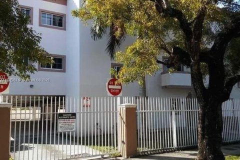 Copropriété à vendre à Miami, Floride: 2 chambres, 71.63 m2 № 1953835 - photo 1