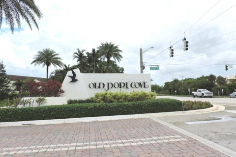 Condominio en alquiler en North Palm Beach, Florida, 2 dormitorios, 132.29 m2 № 1228779 - foto 1