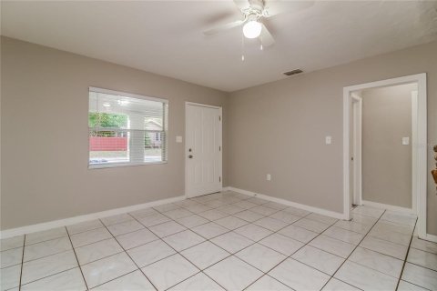 Casa en alquiler en Tampa, Florida, 4 dormitorios, 139.45 m2 № 1771123 - foto 3