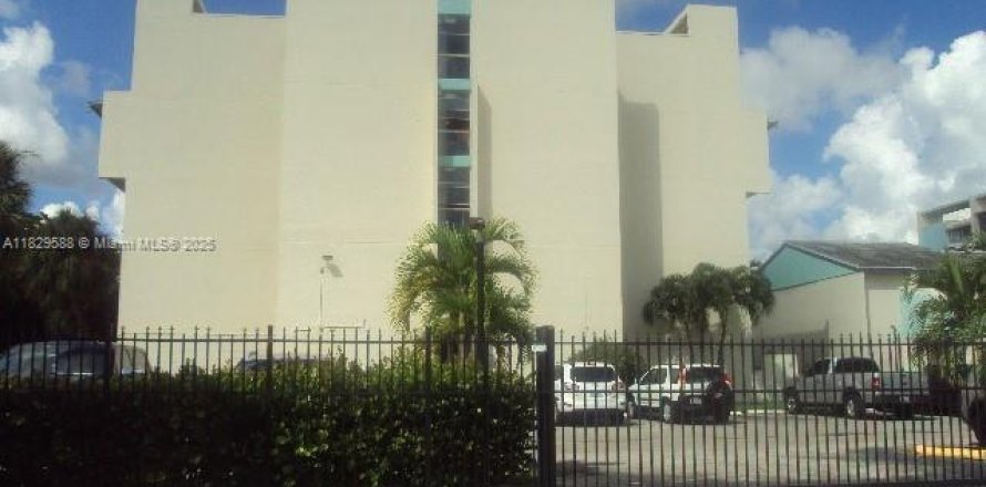 Condo in Lauderhill, Florida, 1 bedroom  № 1802682
