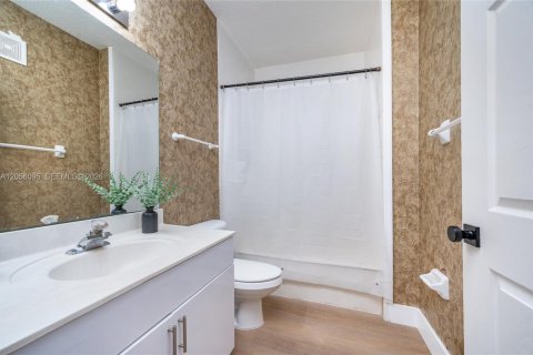 Touwnhouse à vendre à Doral, Floride: 3 chambres, 156.08 m2 № 2346667 - photo 11