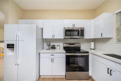 Touwnhouse à vendre à Doral, Floride: 3 chambres, 156.08 m2 № 2346667 - photo 7