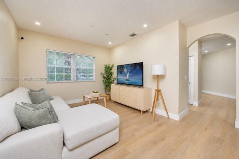 Touwnhouse à vendre à Doral, Floride: 3 chambres, 156.08 m2 № 2346667 - photo 2