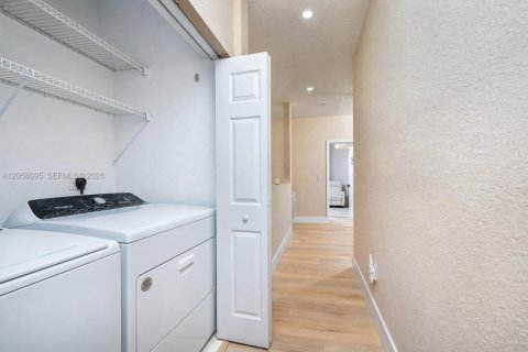 Touwnhouse à vendre à Doral, Floride: 3 chambres, 156.08 m2 № 2346667 - photo 14