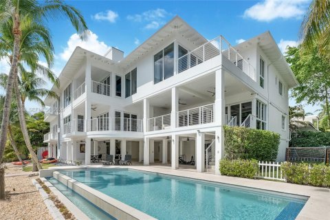 Casa en venta en Miami, Florida, 6 dormitorios, 888.24 m2 № 1995394 - foto 3