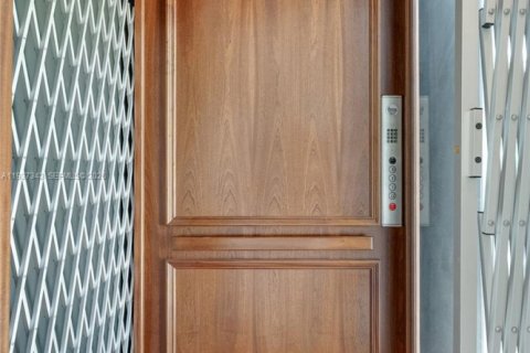 Casa en venta en Miami, Florida, 6 dormitorios, 888.24 m2 № 1995394 - foto 25