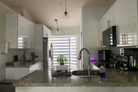 Casa en venta en Homestead, Florida, 3 dormitorios, 104.52 m2 № 1966103 - foto 5