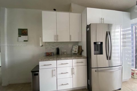 Casa en venta en Homestead, Florida, 3 dormitorios, 104.52 m2 № 1966103 - foto 10