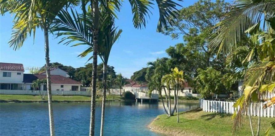 Casa en Homestead, Florida 3 dormitorios, 104.52 m2 № 1966103