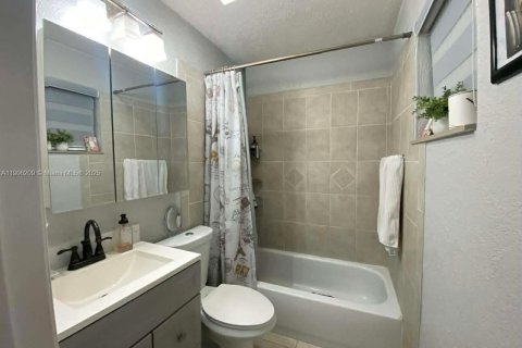 Casa en venta en Homestead, Florida, 3 dormitorios, 104.52 m2 № 1966103 - foto 12