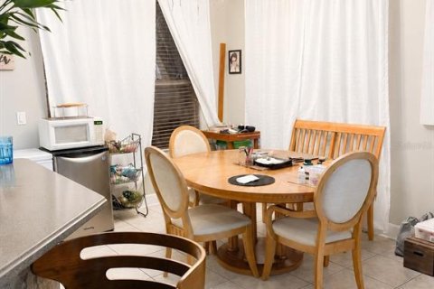 Villa ou maison à louer à Orlando, Floride: 5 chambres, 276.48 m2 № 2266553 - photo 6