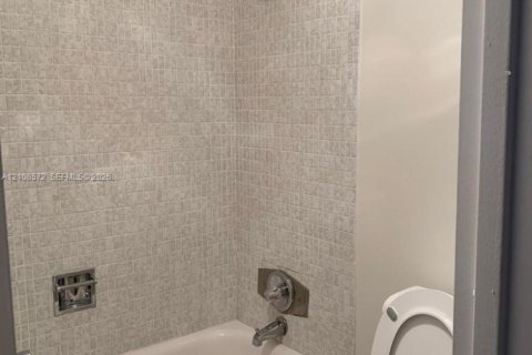Copropriété à louer à Miami Beach, Floride: 2 chambres, 120.4 m2 № 2429984 - photo 8