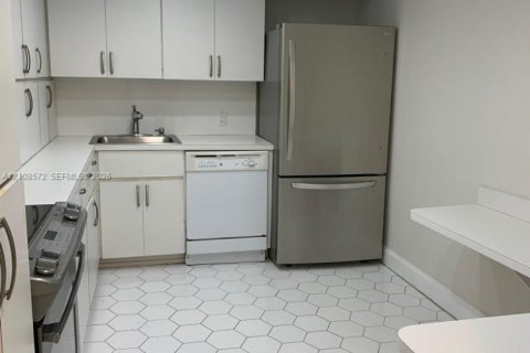 Copropriété à louer à Miami Beach, Floride: 2 chambres, 120.4 m2 № 2429984 - photo 13