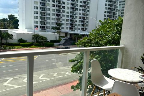 Copropriété à louer à Miami Beach, Floride: 2 chambres, 120.4 m2 № 2429984 - photo 5