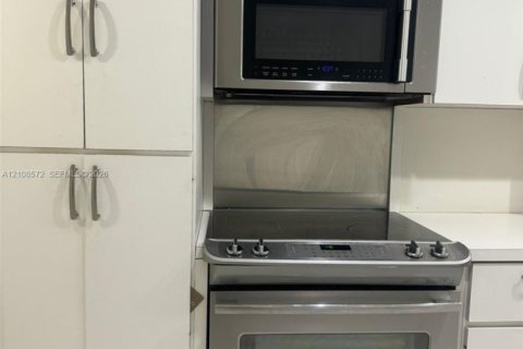 Copropriété à louer à Miami Beach, Floride: 2 chambres, 120.4 m2 № 2429984 - photo 12