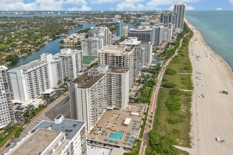 Condo à Miami Beach, Floride, 2 chambres  № 2429984