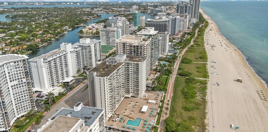 Condo à Miami Beach, Floride, 2 chambres  № 2429984