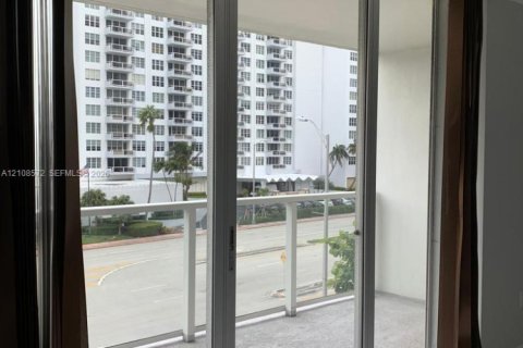 Copropriété à louer à Miami Beach, Floride: 2 chambres, 120.4 m2 № 2429984 - photo 4