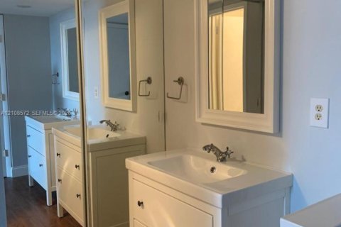 Copropriété à louer à Miami Beach, Floride: 2 chambres, 120.4 m2 № 2429984 - photo 7