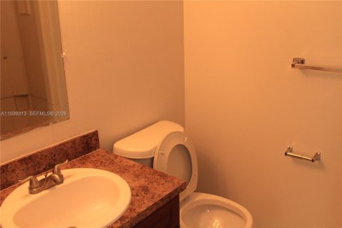 Copropriété à louer à Pompano Beach, Floride: 2 chambres, 84.08 m2 № 1996604 - photo 11