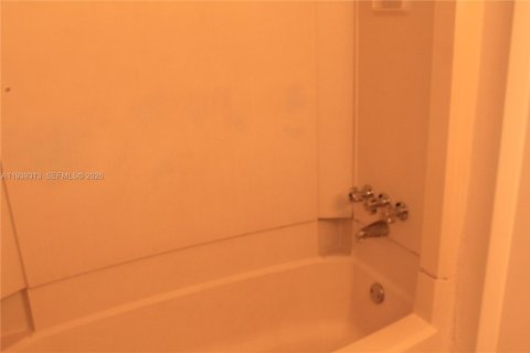 Copropriété à louer à Pompano Beach, Floride: 2 chambres, 84.08 m2 № 1996604 - photo 12