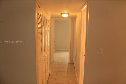 Copropriété à louer à Pompano Beach, Floride: 2 chambres, 84.08 m2 № 1996604 - photo 8