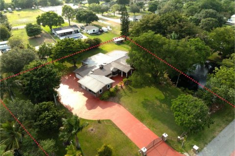 House in Davie, Florida 6 bedrooms, 217.11 sq.m. № 1176953 - photo 1