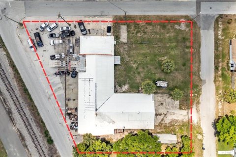 Commercial property in Mulberry, Florida № 2214902 - photo 8