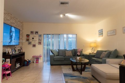 Купить таунхаус в Лодердейл-Лейкс, Флорида 3 спальни, 148.27м2, № 2009043 - фото 5