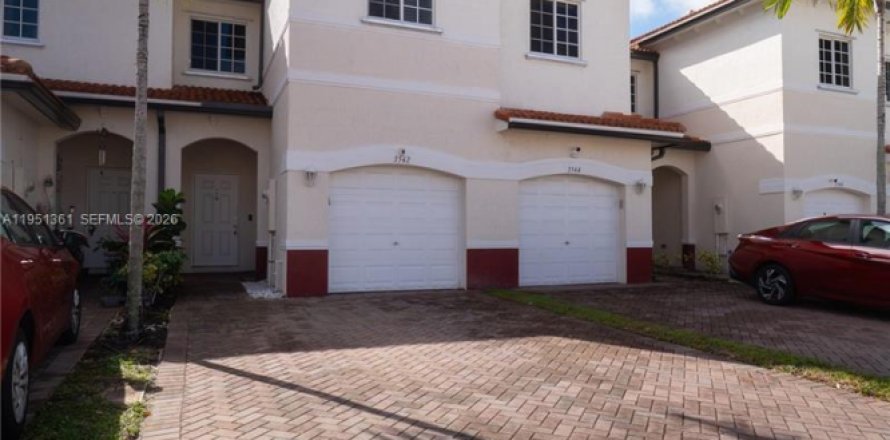 Таунхаус в Лодердейл-Лейкс, Флорида 3 спальни, 148.27м2 № 2009043