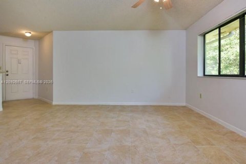 Condo in Fort Lauderdale, Florida, 1 bedroom  № 2378390 - photo 4