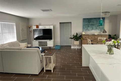 House in Sarasota, Florida 3 bedrooms, 167.5 sq.m. № 1882997 - photo 13