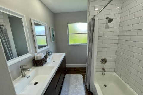 House in Sarasota, Florida 3 bedrooms, 167.5 sq.m. № 1882997 - photo 19
