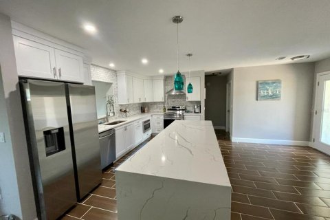 House in Sarasota, Florida 3 bedrooms, 167.5 sq.m. № 1882997 - photo 10