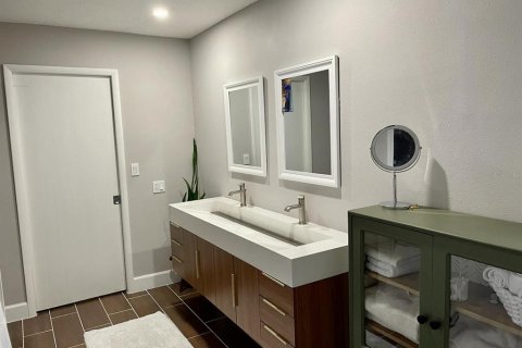 House in Sarasota, Florida 3 bedrooms, 167.5 sq.m. № 1882997 - photo 17