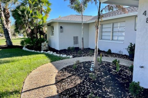 House in Sarasota, Florida 3 bedrooms, 167.5 sq.m. № 1882997 - photo 4