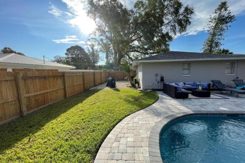 House in Sarasota, Florida 3 bedrooms, 167.5 sq.m. № 1882997 - photo 8