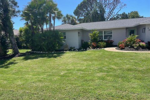 House in Sarasota, Florida 3 bedrooms, 167.5 sq.m. № 1882997 - photo 2