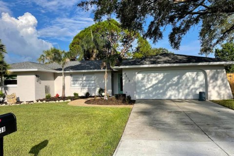 House in Sarasota, Florida 3 bedrooms, 167.5 sq.m. № 1882997 - photo 1