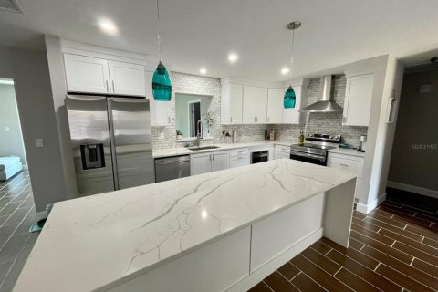 House in Sarasota, Florida 3 bedrooms, 167.5 sq.m. № 1882997 - photo 11
