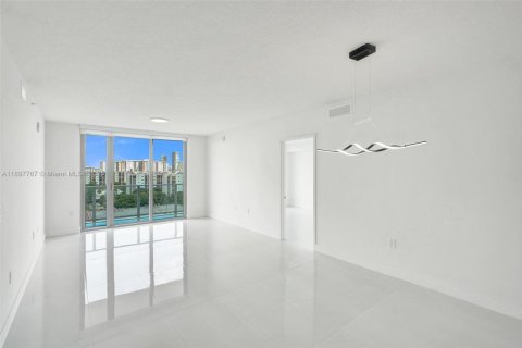 Condo in Sunny Isles Beach, Florida, 2 bedrooms  № 1949176 - photo 3