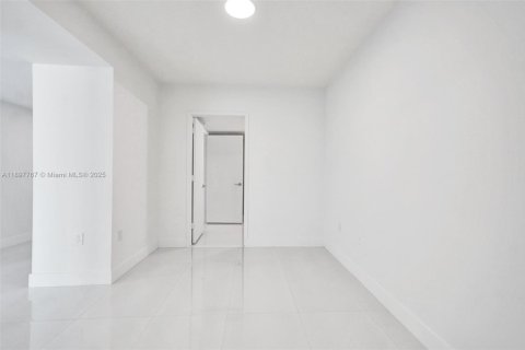 Condo in Sunny Isles Beach, Florida, 2 bedrooms  № 1949176 - photo 26