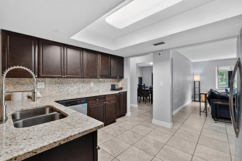 Casa en venta en Ormond Beach, Florida, 3 dormitorios, 196.95 m2 № 2107701 - foto 12
