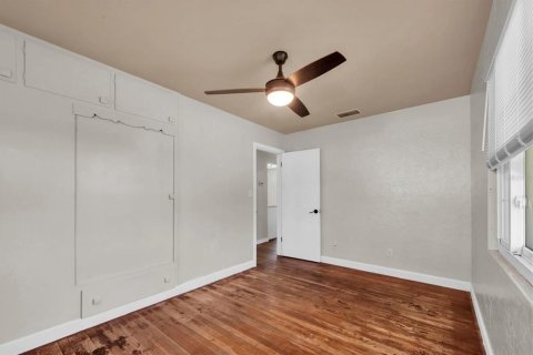 House in Saint Petersburg, Florida 3 bedrooms, 76.18 sq.m. № 1898845 - photo 14
