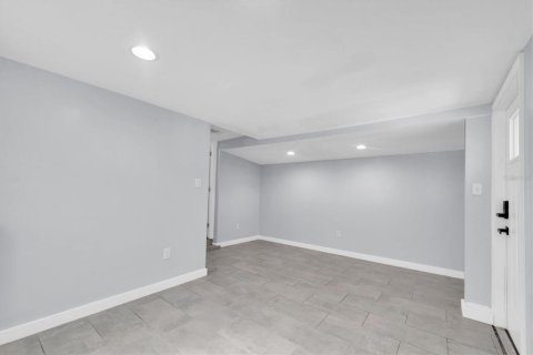 House in Saint Petersburg, Florida 3 bedrooms, 76.18 sq.m. № 1898845 - photo 22