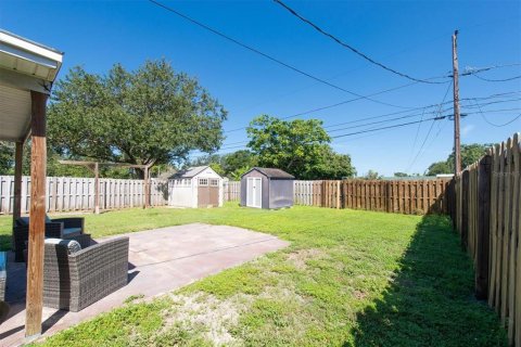 House in Saint Petersburg, Florida 3 bedrooms, 76.18 sq.m. № 1898845 - photo 24