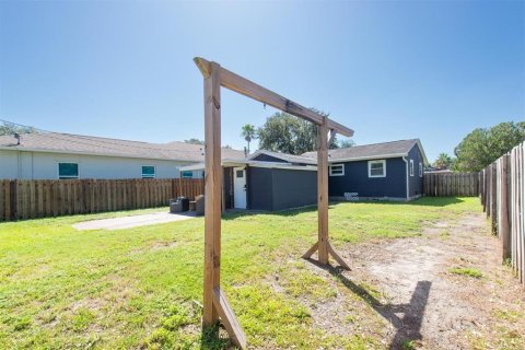 House in Saint Petersburg, Florida 3 bedrooms, 76.18 sq.m. № 1898845 - photo 28