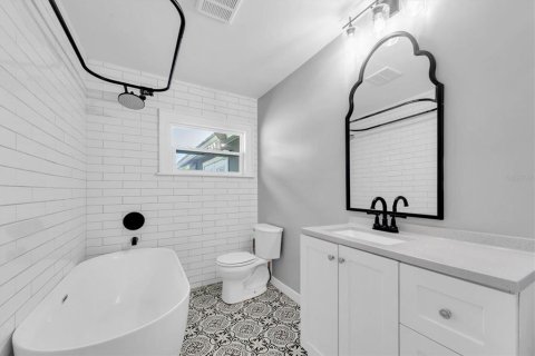 House in Saint Petersburg, Florida 3 bedrooms, 76.18 sq.m. № 1898845 - photo 17