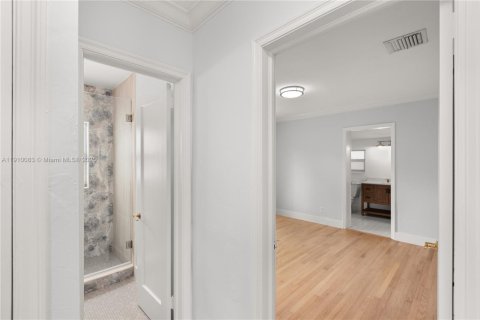 Villa ou maison à louer à Coral Gables, Floride: 2 chambres, 160.72 m2 № 1966378 - photo 21